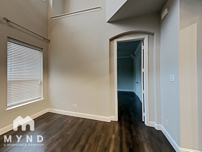 Building Photo - 868 Dartford Dr