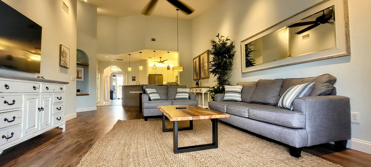 Foto principal - 15256 Riverbend Blvd