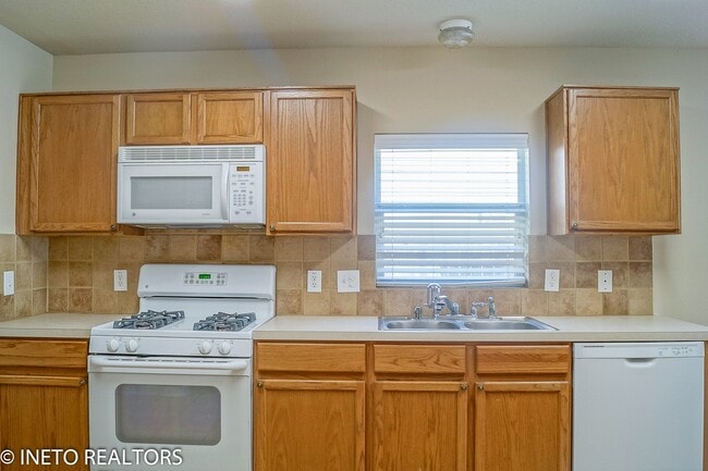 Building Photo - 2819 Foster Hill Dr