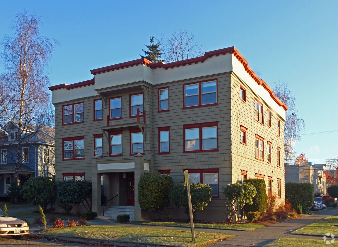 Primary Photo - Stringfellow Apartments