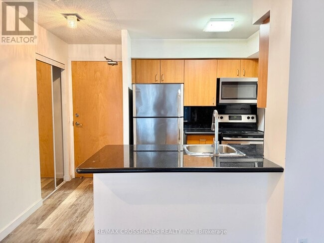 Building Photo - 4978 Yonge St