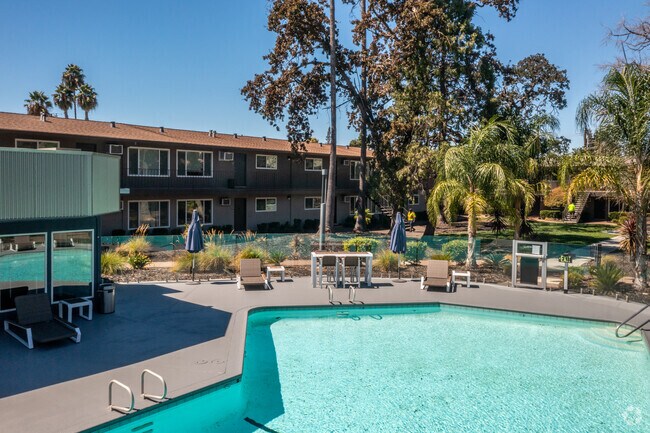 Piscina - Aspire Sacramento