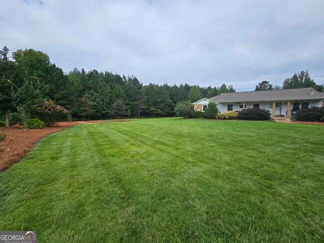Building Photo - 6090 Strickland Town Rd