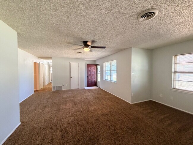 Building Photo - 3/2 close to universities and medical.
