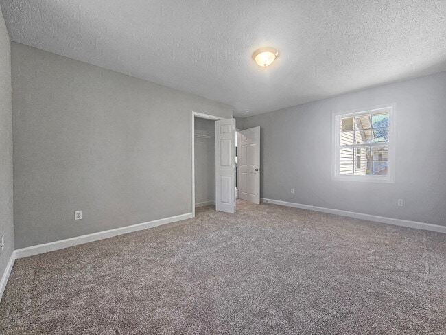 Foto del edificio - 5 Paris Creek Ct