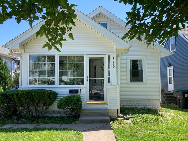Building Photo - 4919 Pine St