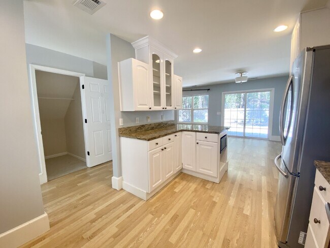 Building Photo - Single Family Home in Victoria Bluff!