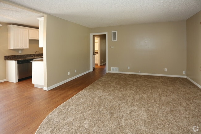 Living Area - Rancho Monterey
