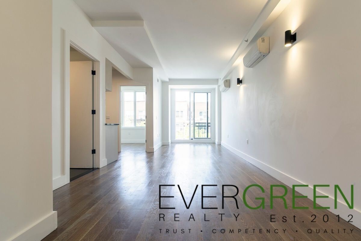 Foto principal - 323 E 19th St