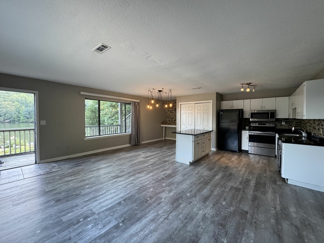 Building Photo - River Canyon