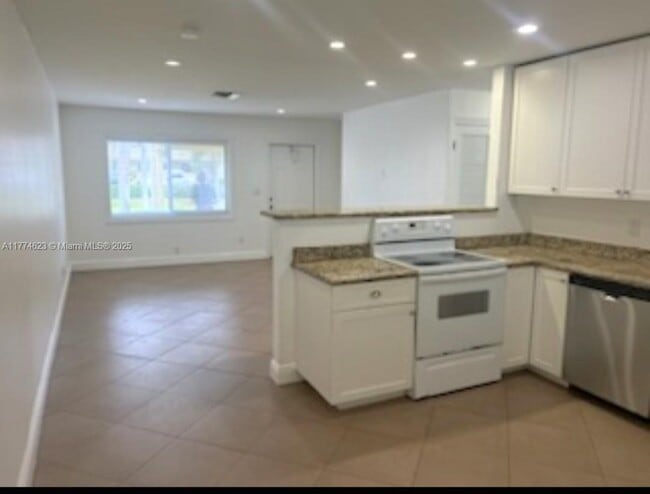 Building Photo - 323 Northlake Dr
