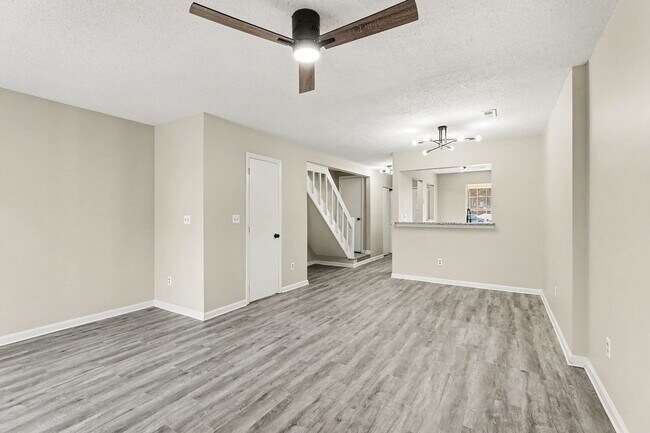 Foto del edificio - Beautiful Ranch Townhome Available for Rent in Charlotte, NC
