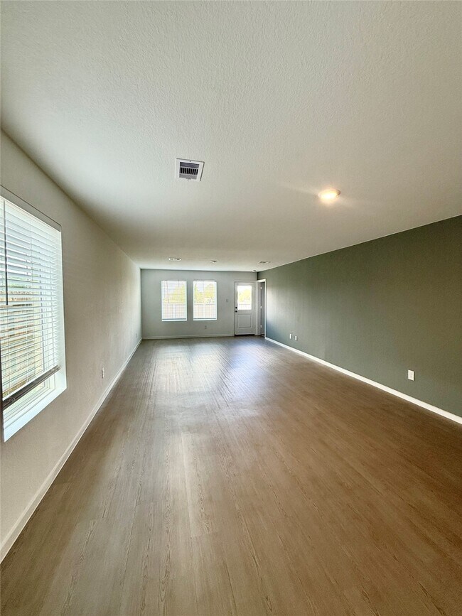 Foto del edificio - 28730 Texas Plns Dr