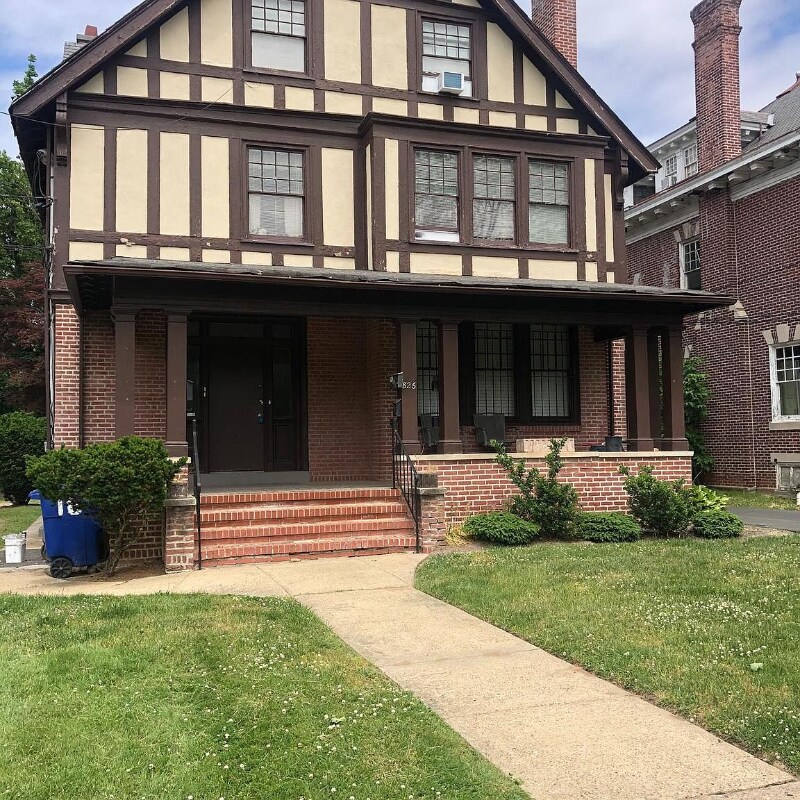 Primary Photo - 826 W State St