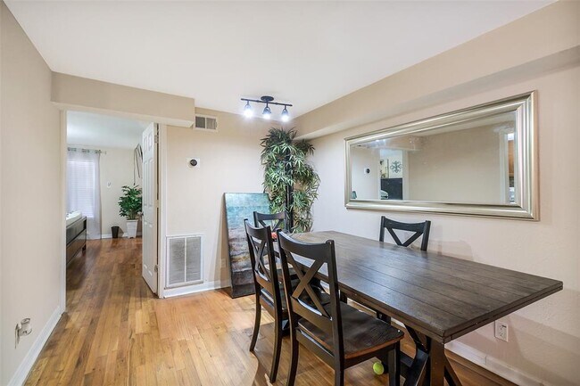 Foto del edificio - 4808 Woodhead St