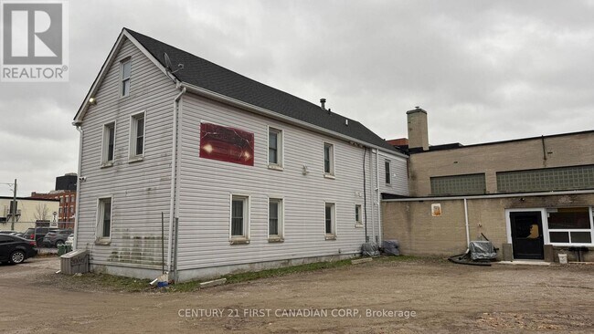 Photo du bâtiment - 1072 Dundas St