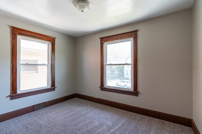 Building Photo - 1527 8th Ave