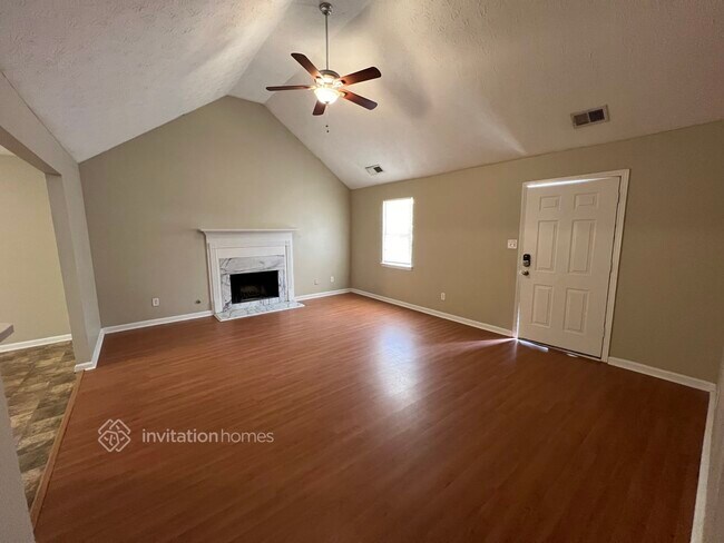 Building Photo - 350 5 Oaks Dr