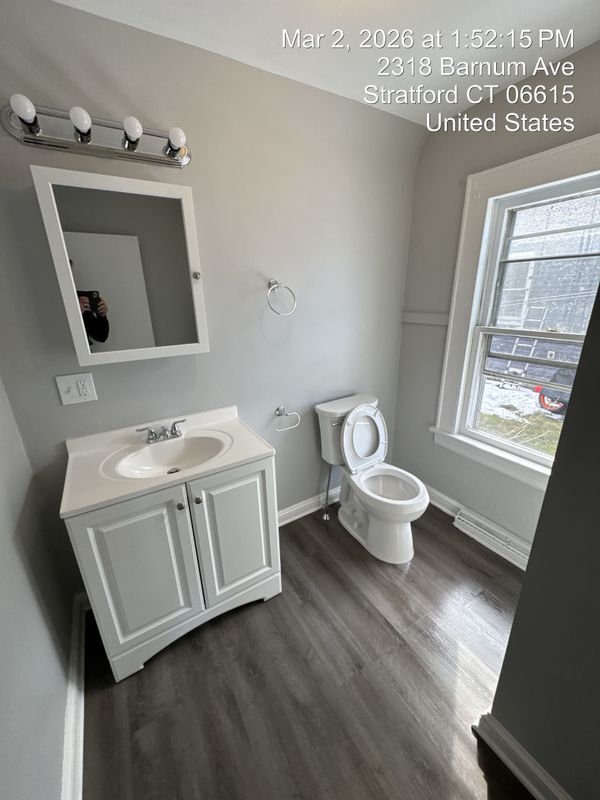 Foto del edificio - 2310 Barnum Ave