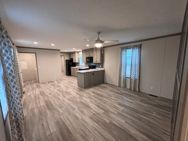 Building Photo - 396 Sterling Dr