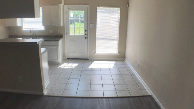Foto del edificio - 1211 Bayou Glen Dr