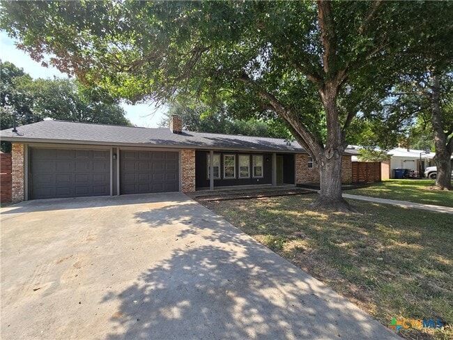 Building Photo - 1360 Poppy Ln