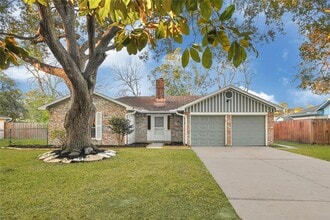 Building Photo - 1712 Redwood Cir