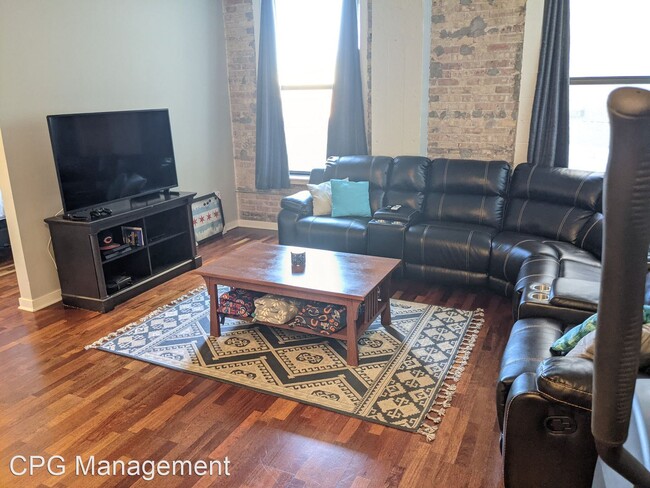 Building Photo - 1 br, 1 bath House - 4015 N Milwaukee #208