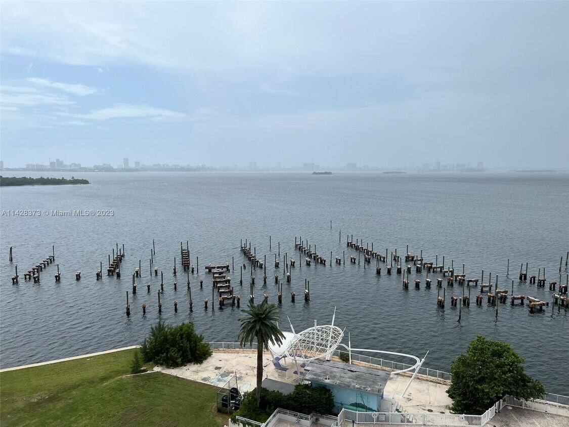 Primary Photo - 11111 Biscayne Blvd