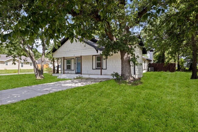 Foto del edificio - Charming Renovated Home for Lease in Denison!