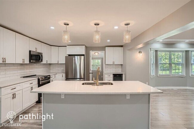 Building Photo - 4 br, 2.5 bath House - 558 Buchanan Highwa...