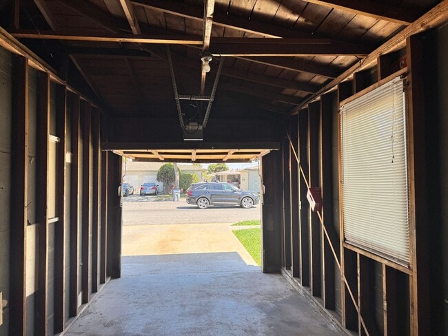 Building Photo - 1056 Pajaro St