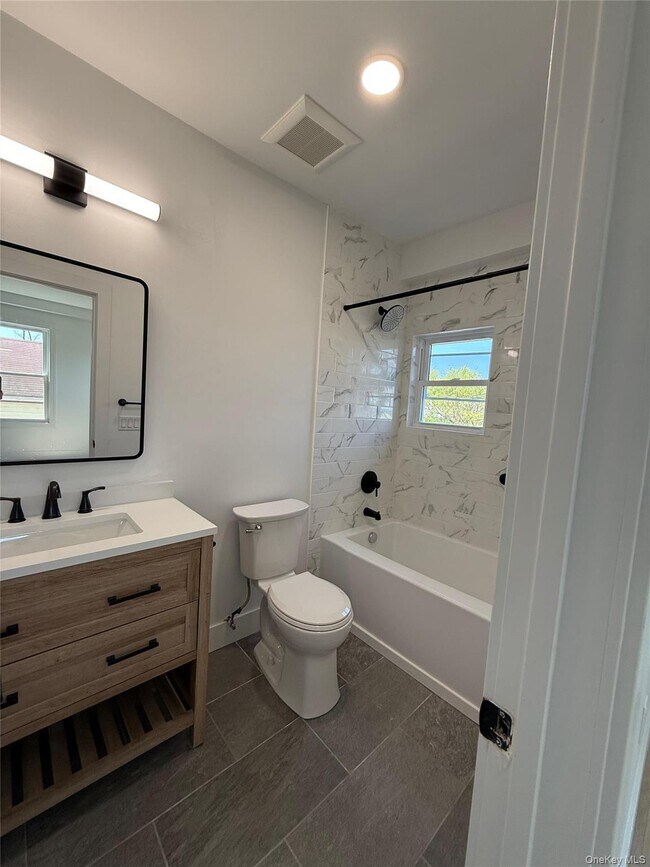 Foto del edificio - 99 Cedar Hill Ave