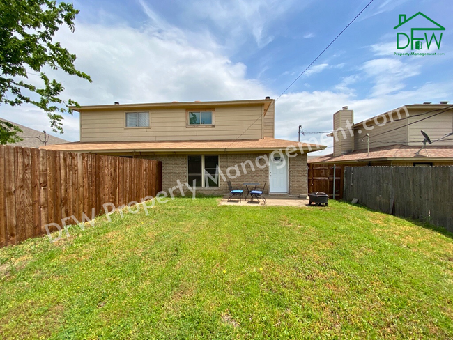 Building Photo - 715 Lariat Ln