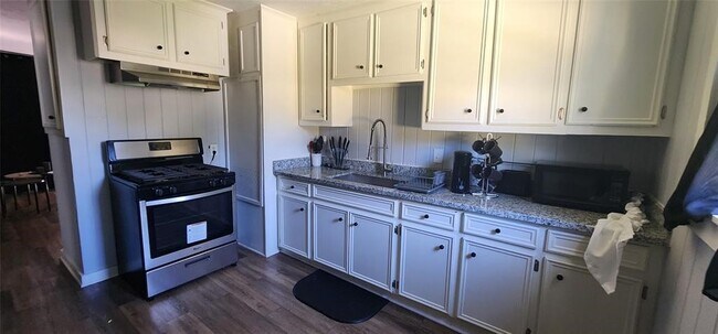 Foto del edificio - 3339 Simmons St