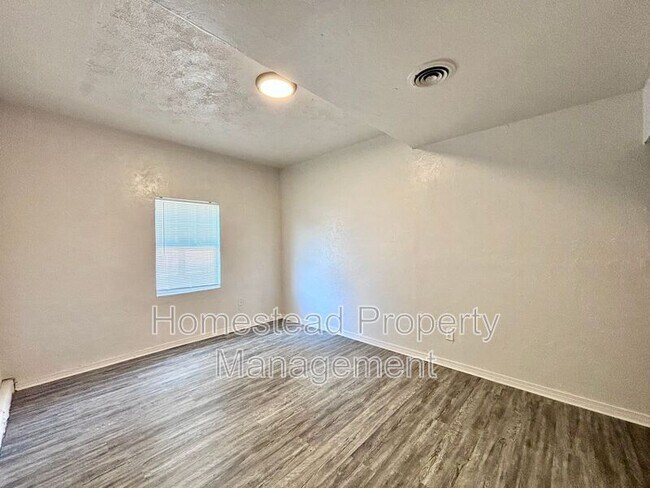 Foto del edificio - 3028 SW 37th St