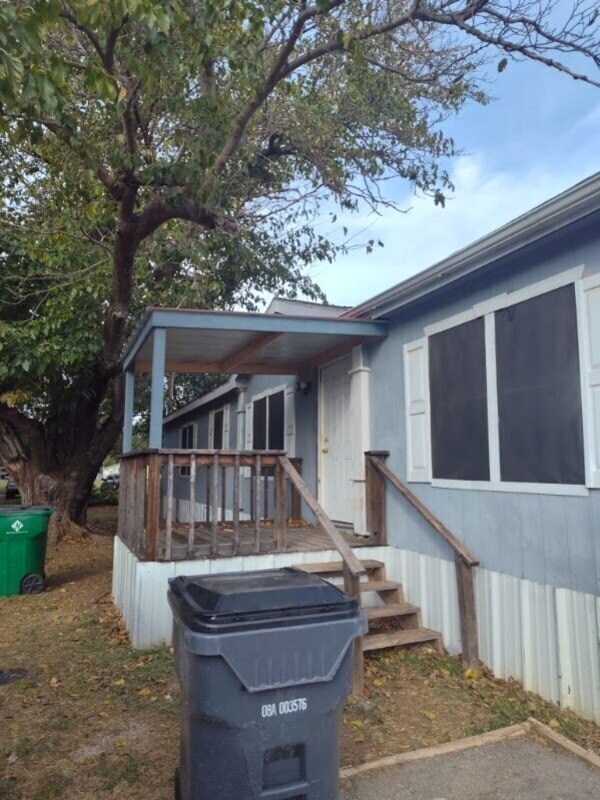 Building Photo - 209 S Ave B