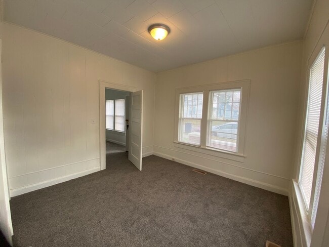 Building Photo - 2 bed 1 bathroom home in Shawnee