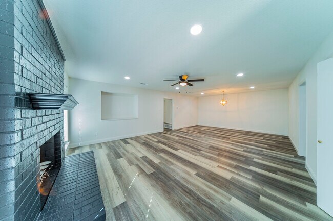 Building Photo - 6456 Waverly Way