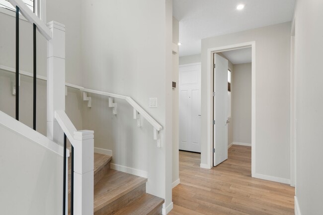 Building Photo - 47 Royston Way NW