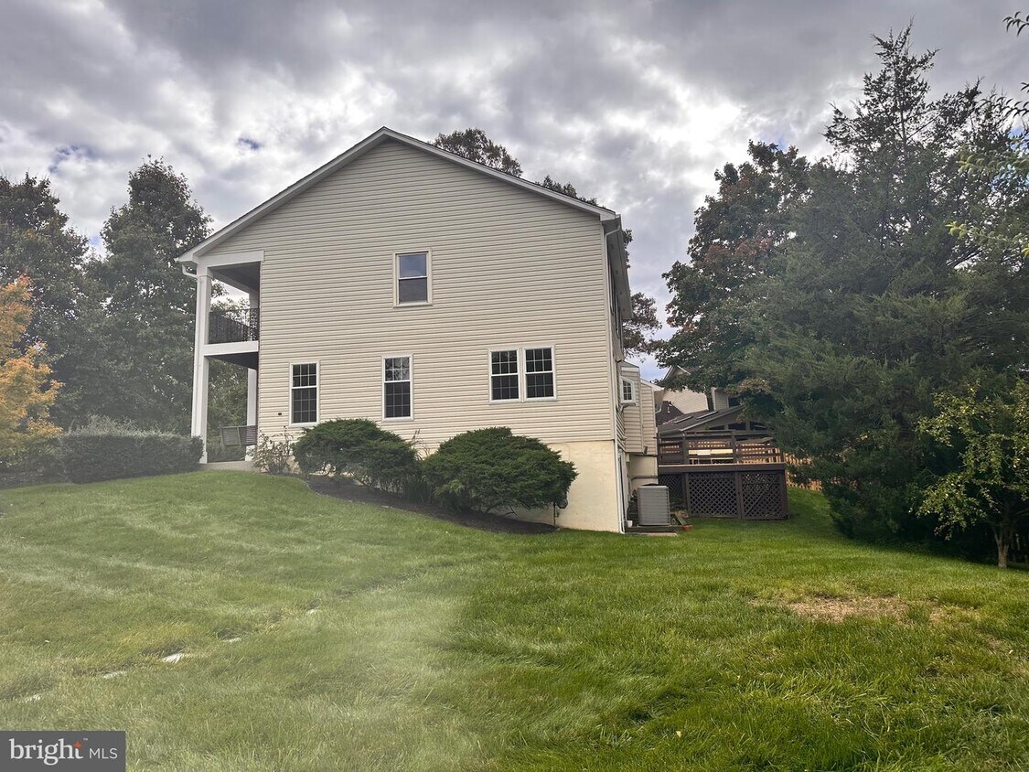 10030 Glencroft Ct, Vienna, VA 22181 House Rental in Vienna, VA