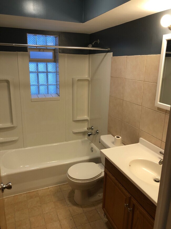 Building Photo - 2881 Chamberlain Rd