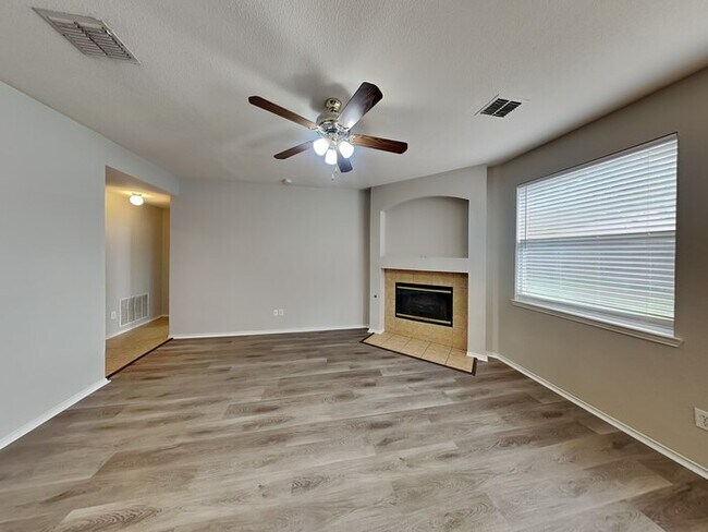 Foto del edificio - 8209 Swan Park Dr