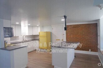 Building Photo - 1411 N 13th St