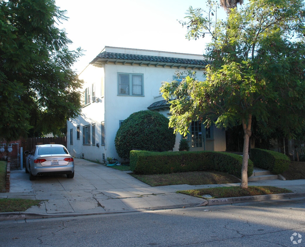 Primary Photo - 816-818 N La Fayette Park Pl