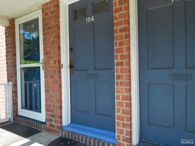 Foto del edificio - 104 Darwin Ave