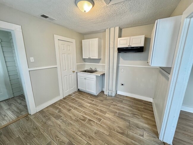Foto del edificio - 2263 Hunter Ave