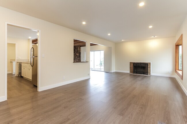 Foto del edificio - Newly renovated ranch style home in Granad...