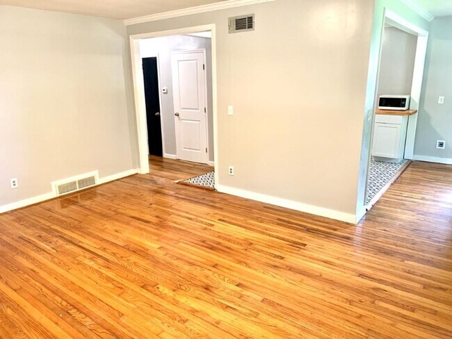 Foto del edificio - 4805 Reynolds St