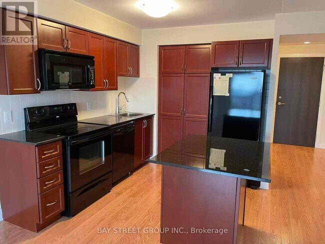 Photo du bâtiment - 125 Village Green Square